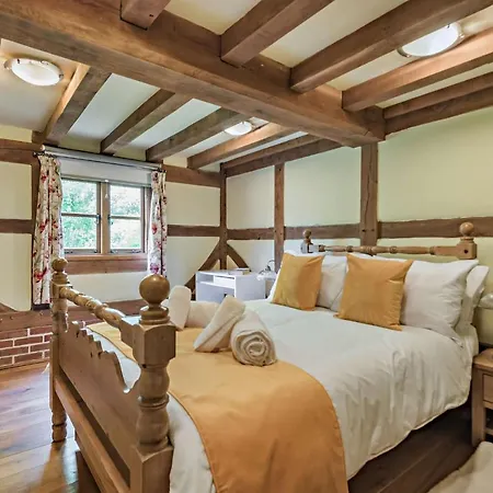 The Cottage, Beautiful New Forest 5 Bedroom Thatched Cottage Breamore Exterior photo