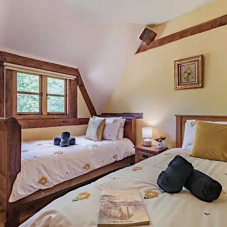 The Cottage, Beautiful New Forest 5 Bedroom Thatched Cottage Breamore Exterior photo