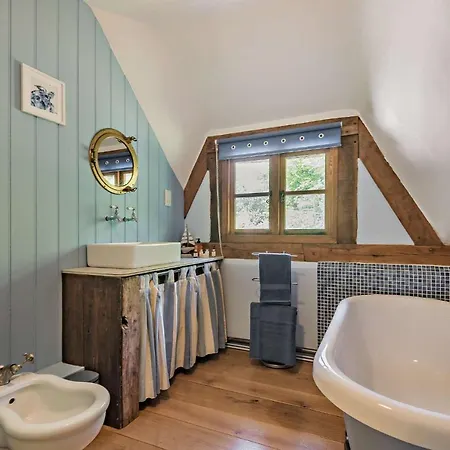 The Cottage, Beautiful New Forest 5 Bedroom Thatched Cottage Breamore Exterior photo