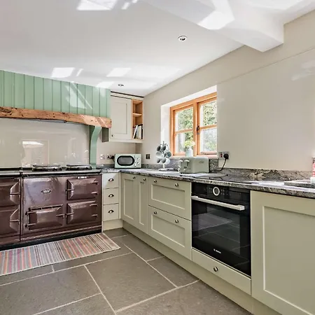 The Cottage, Beautiful New Forest 5 Bedroom Thatched Cottage Breamore Exterior photo