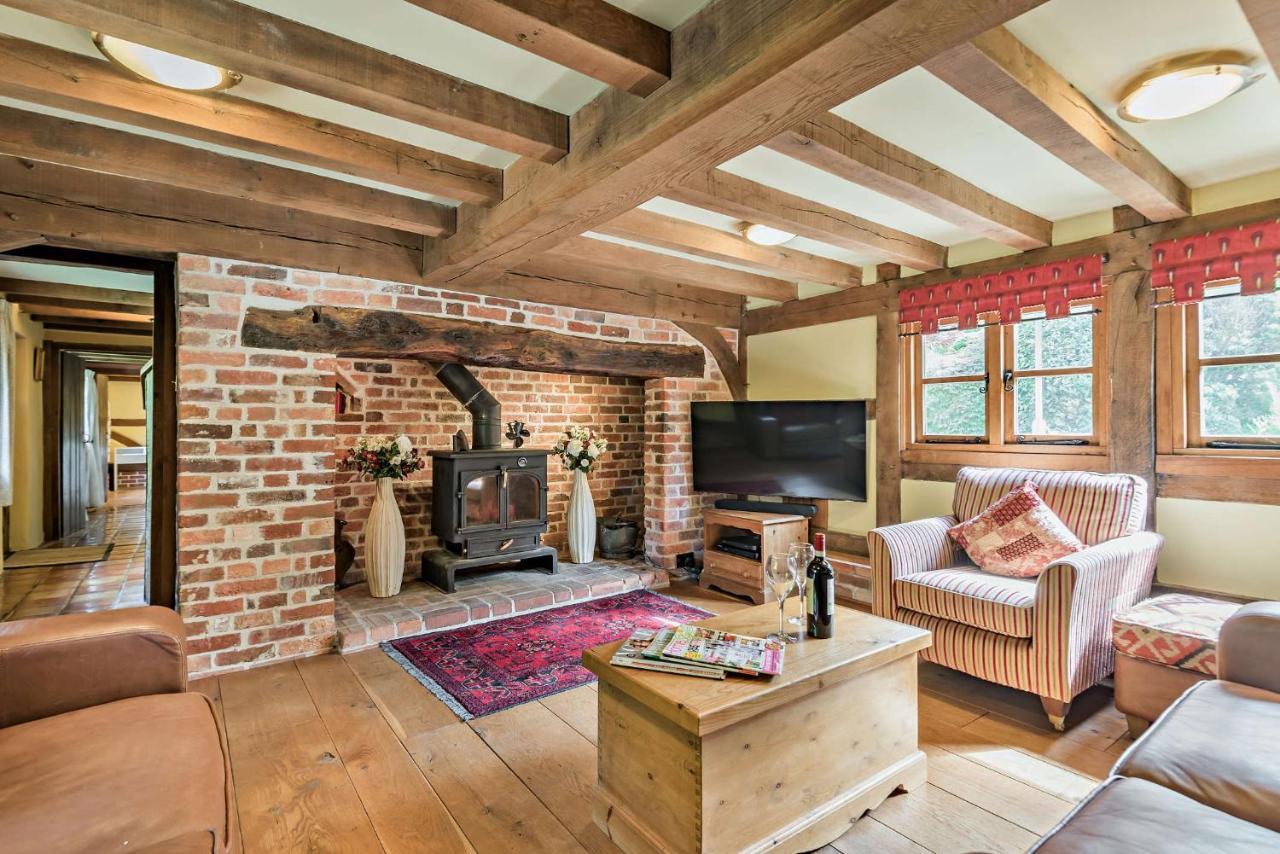 The Cottage, Beautiful New Forest 5 Bedroom Thatched *