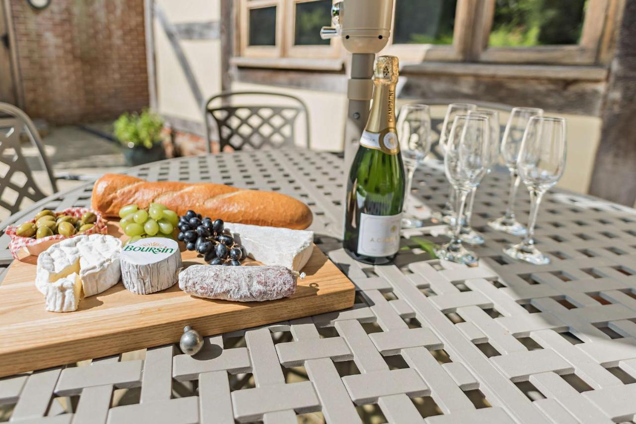 The Cottage, Beautiful New Forest 5 Bedroom Thatched Holiday home *