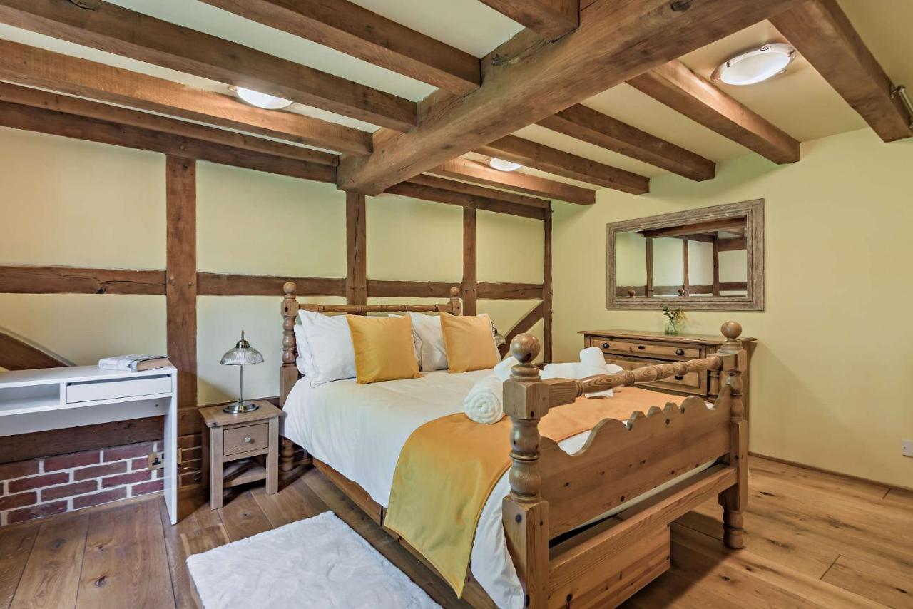 The Cottage, Beautiful New Forest 5 Bedroom Thatched *