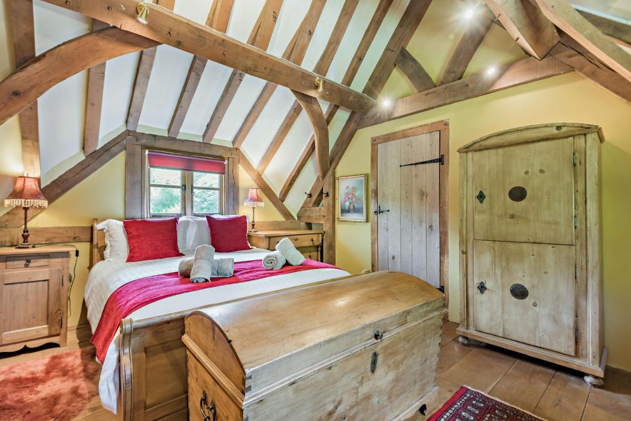 The Cottage, Beautiful New Forest 5 Bedroom Thatched Holiday home Breamore