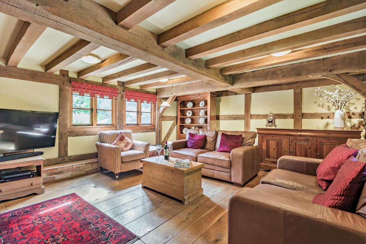 The Cottage, Beautiful New Forest 5 Bedroom Thatched Holiday home *
