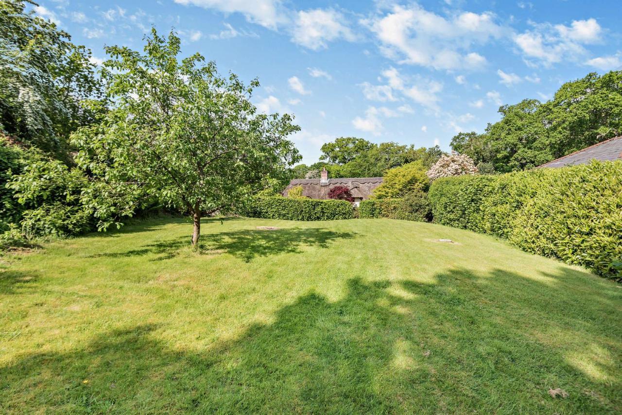 The Cottage, Beautiful New Forest 5 Bedroom Thatched Holiday home