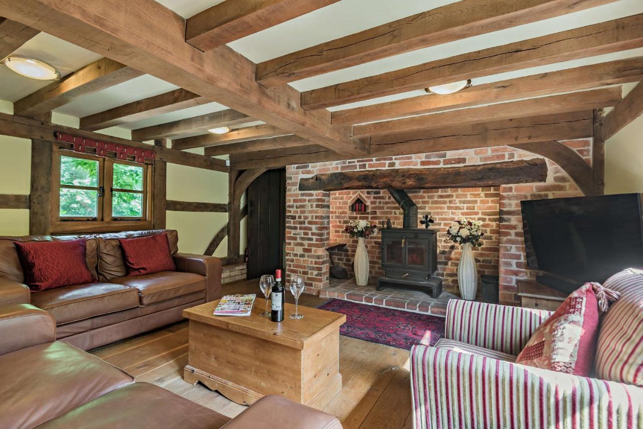 The Cottage, Beautiful New Forest 5 Bedroom Thatched Holiday home *