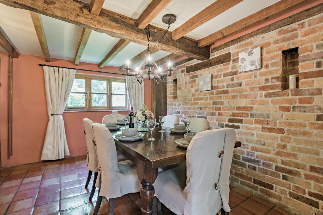 The Cottage, Beautiful New Forest 5 Bedroom Thatched Breamore