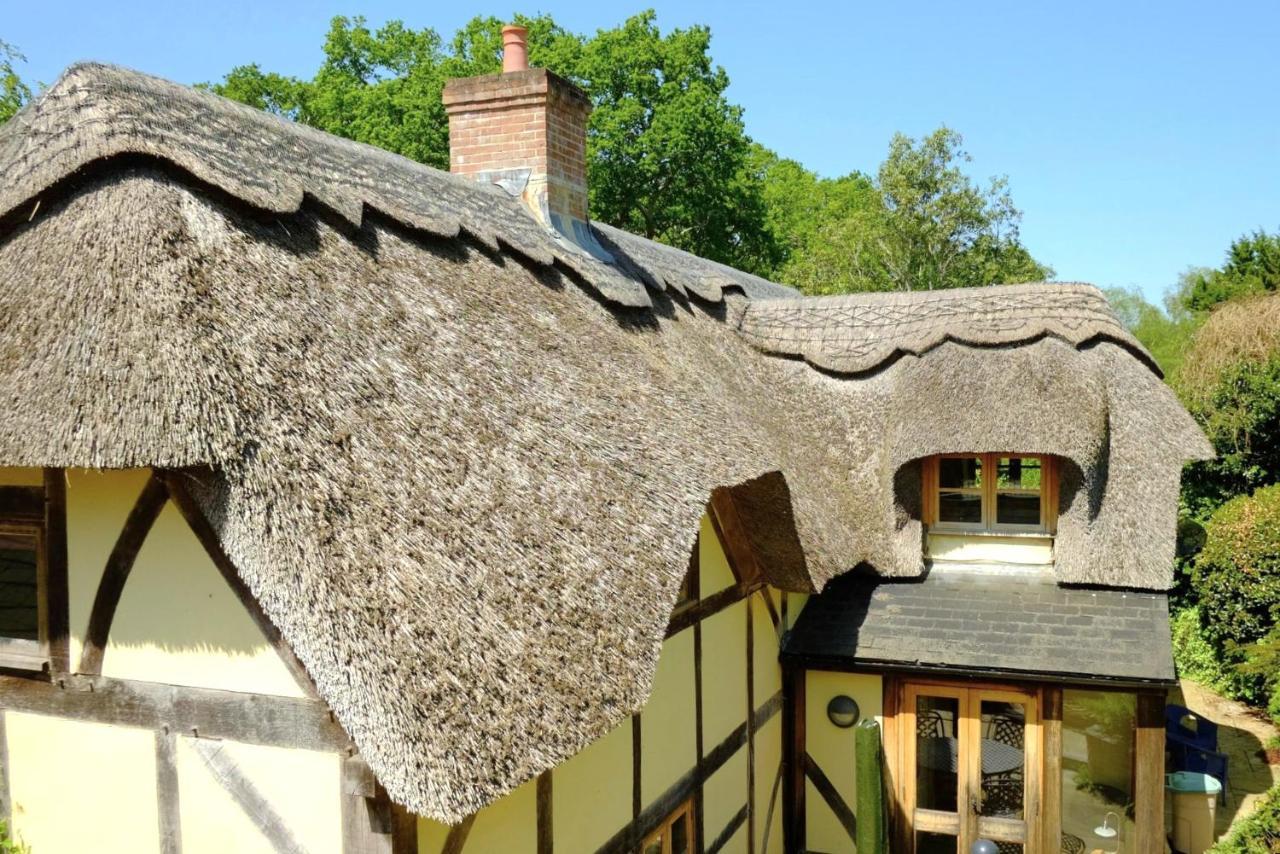 The Cottage, Beautiful New Forest 5 Bedroom Thatched *