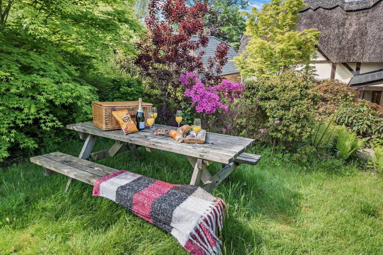 The Cottage, Beautiful New Forest 5 Bedroom Thatched *